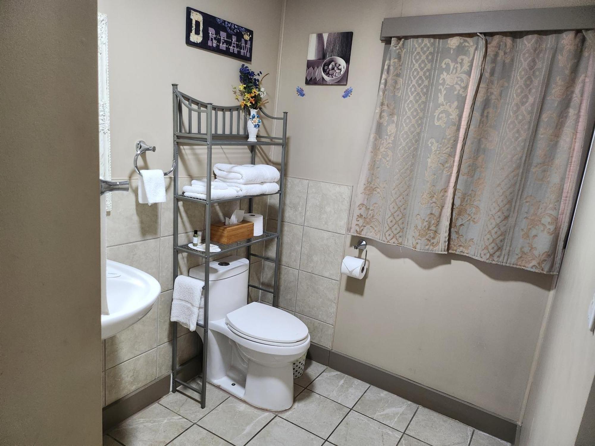 Alahart Motel Dawson Creek Bagian luar foto